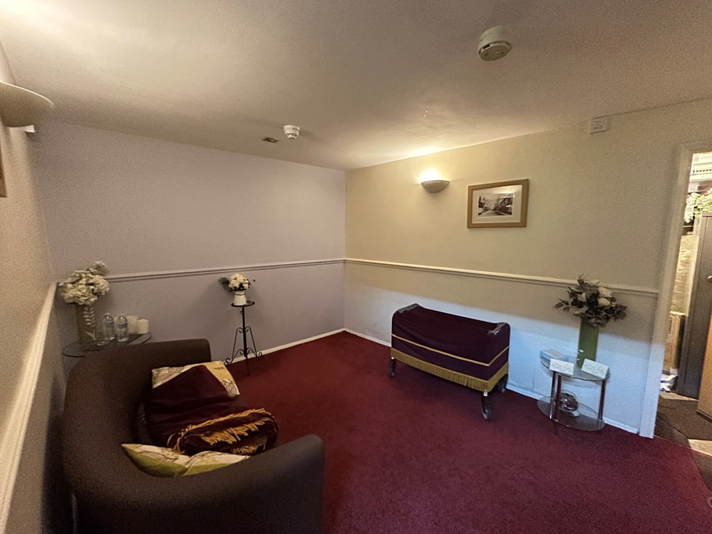 Lot: 60 - THREE STOREY COMMERCIAL UNIT FOR INVESTMENT - Chapel Room with store room access